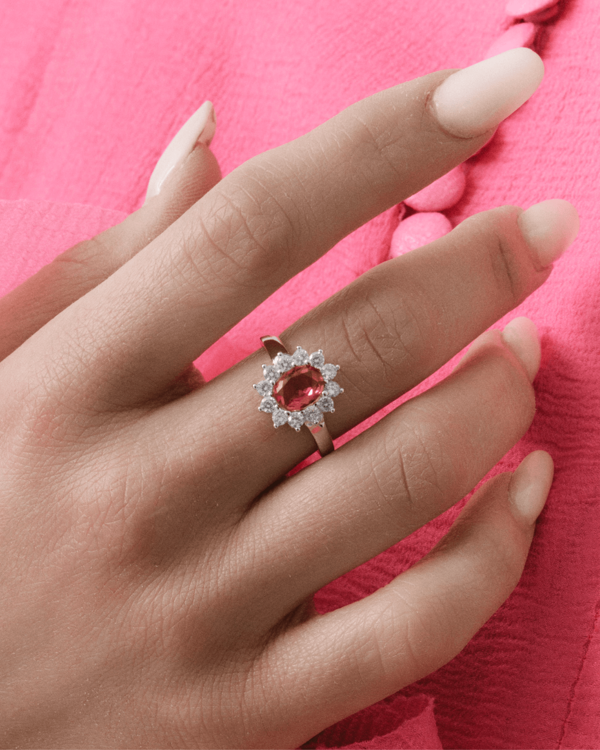 Anello Kate rubino e contorno