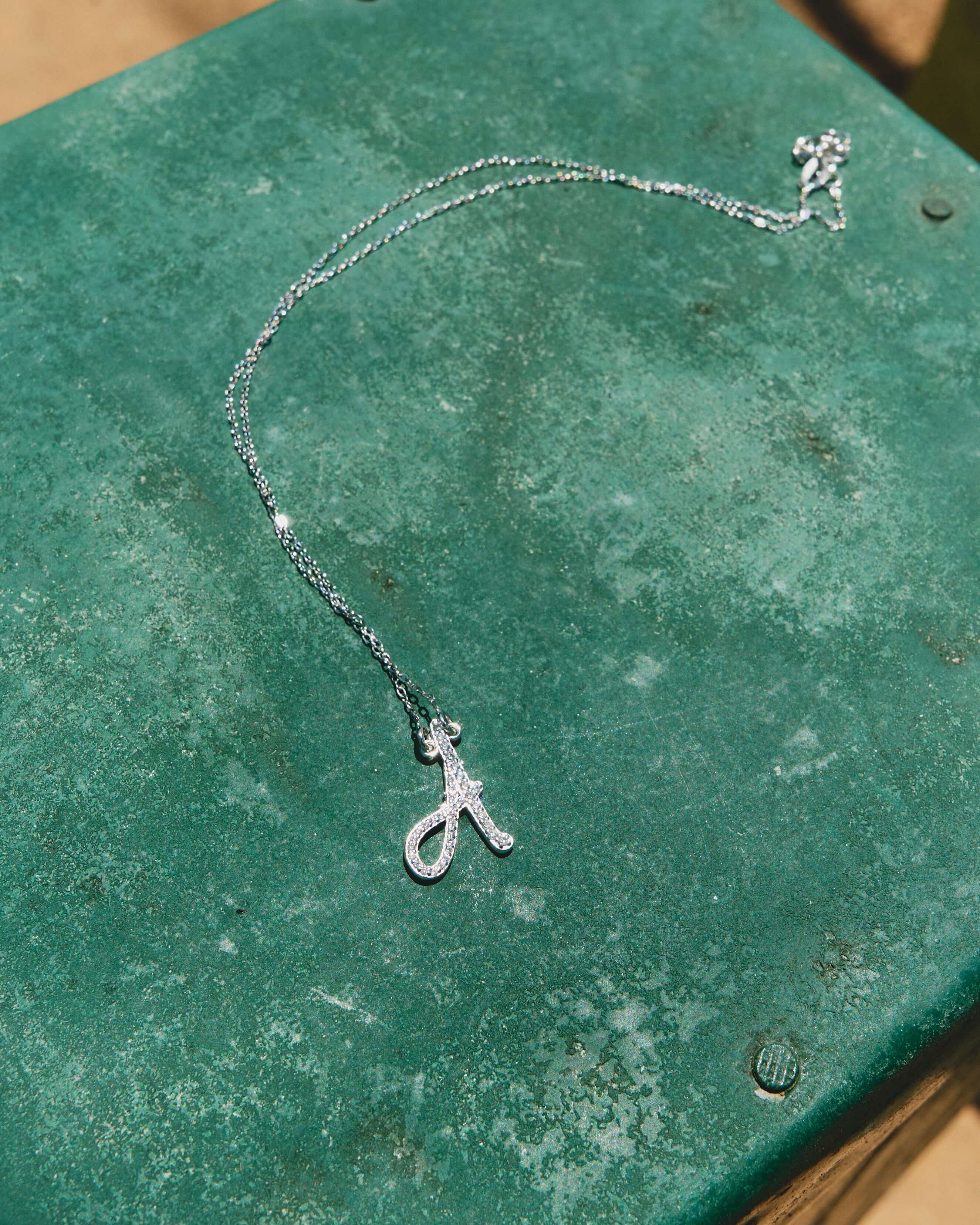 Collana lettera